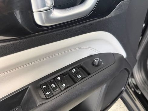 Used 2023 Jeep Compass Limited AWD/4WD image 9