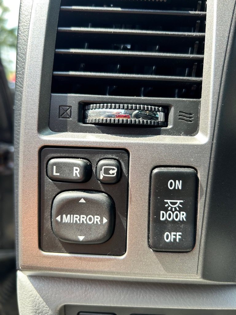 Used 2015 Toyota Sequoia Platinum RWD image 17