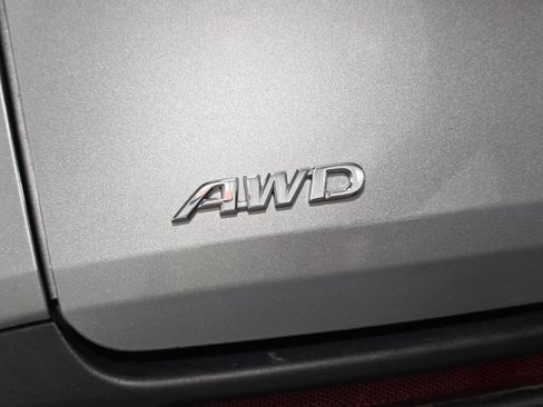 Used 2023 Toyota Sienna XLE AWD/4WD image 6