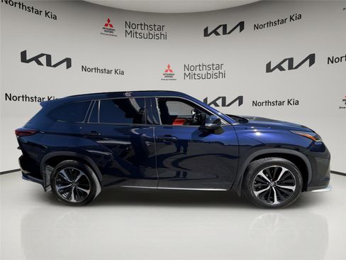 Used 2022 Toyota Highlander XSE AWD/4WD image 6