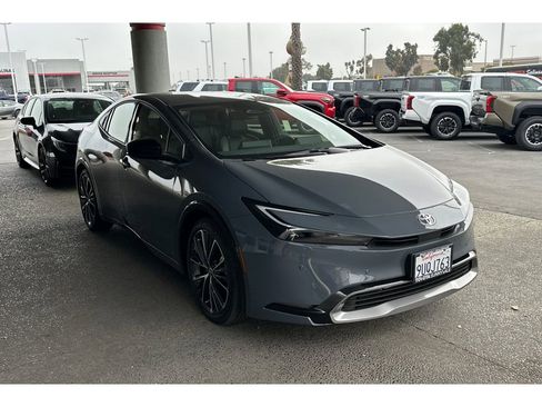 Used 2025 Toyota Prius XLE FWD image 2