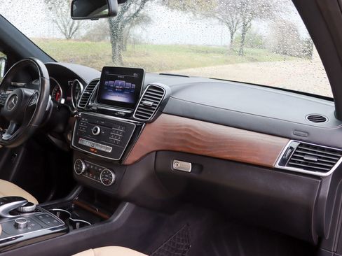 Used 2017 Mercedes-Benz GLS 450 4MATIC image 27