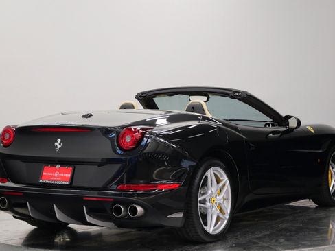 Used 2015 Ferrari California T RWD image 9