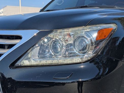 Used 2015 Lexus LX 570 4WD w/ Luxury Package image 2