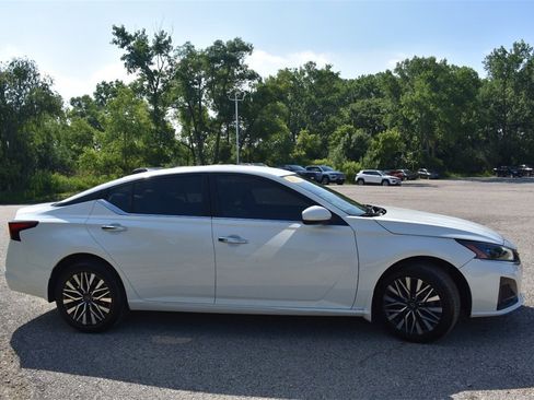 Used 2023 Nissan Altima 2.5 SV image 9