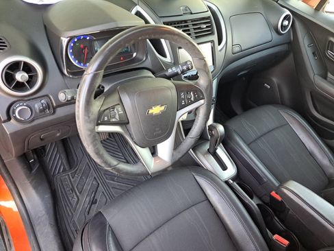Used 2016 Chevrolet Trax LT w/ LT Sun and Sound Package FWD image 9