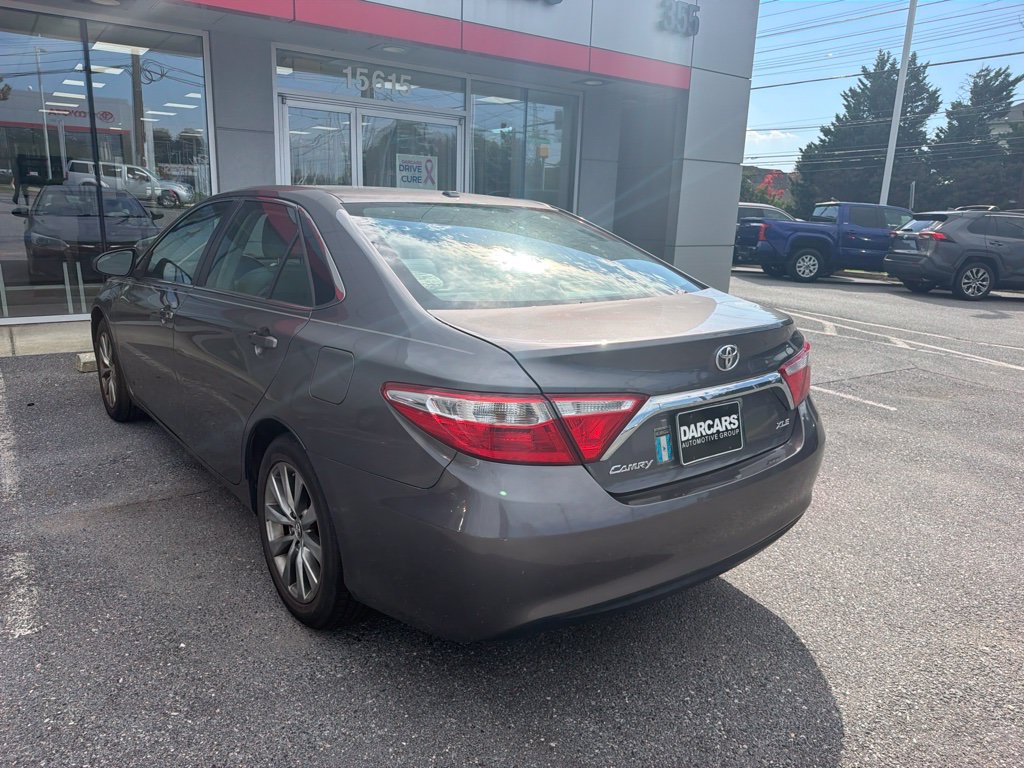Used 2015 Toyota Camry XLE w/ Moonroof Package FWD image 5