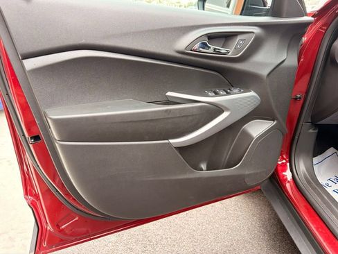 Used 2025 Chevrolet Trax RS w/ Driver Confidence Package FWD image 9