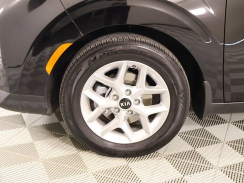 Used 2021 Kia Soul S FWD image 16