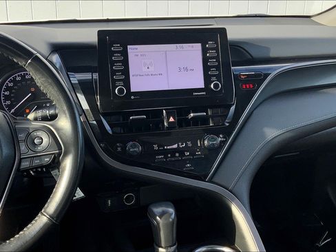 Used 2022 Toyota Camry SE FWD image 7