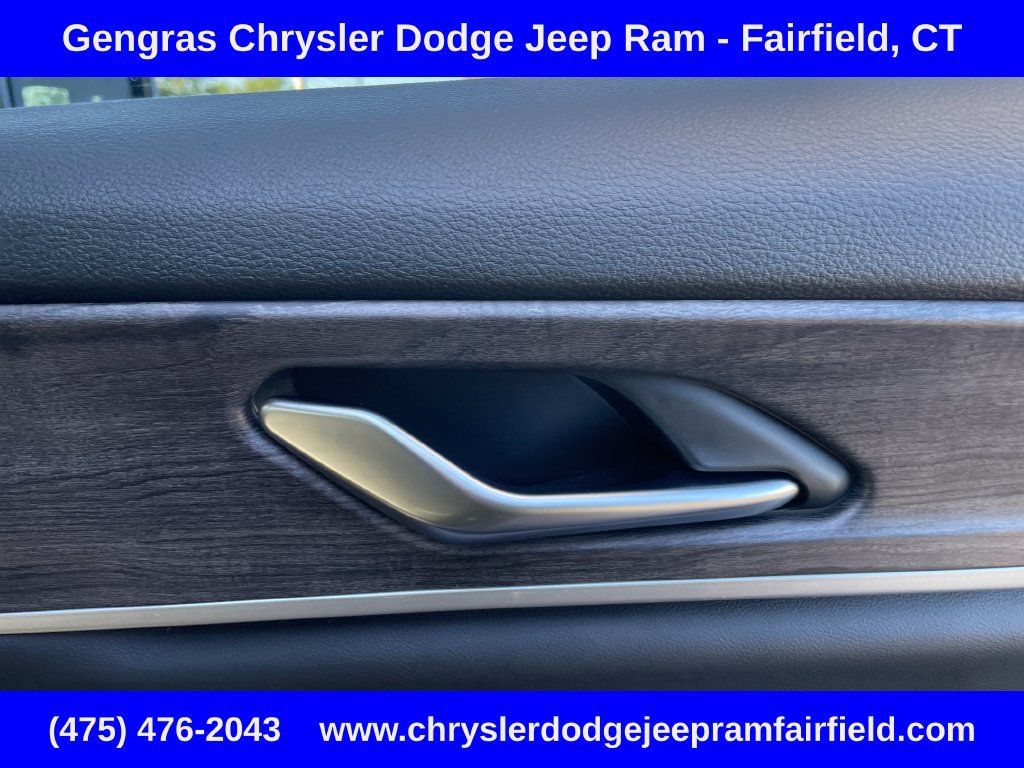 Used 2023 Jeep Grand Cherokee L Limited w/ Luxury Tech Group II AWD/4WD image 23