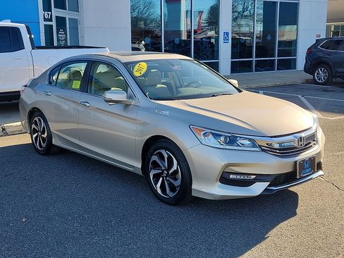 Used 2017 Honda Accord EX-L image 3