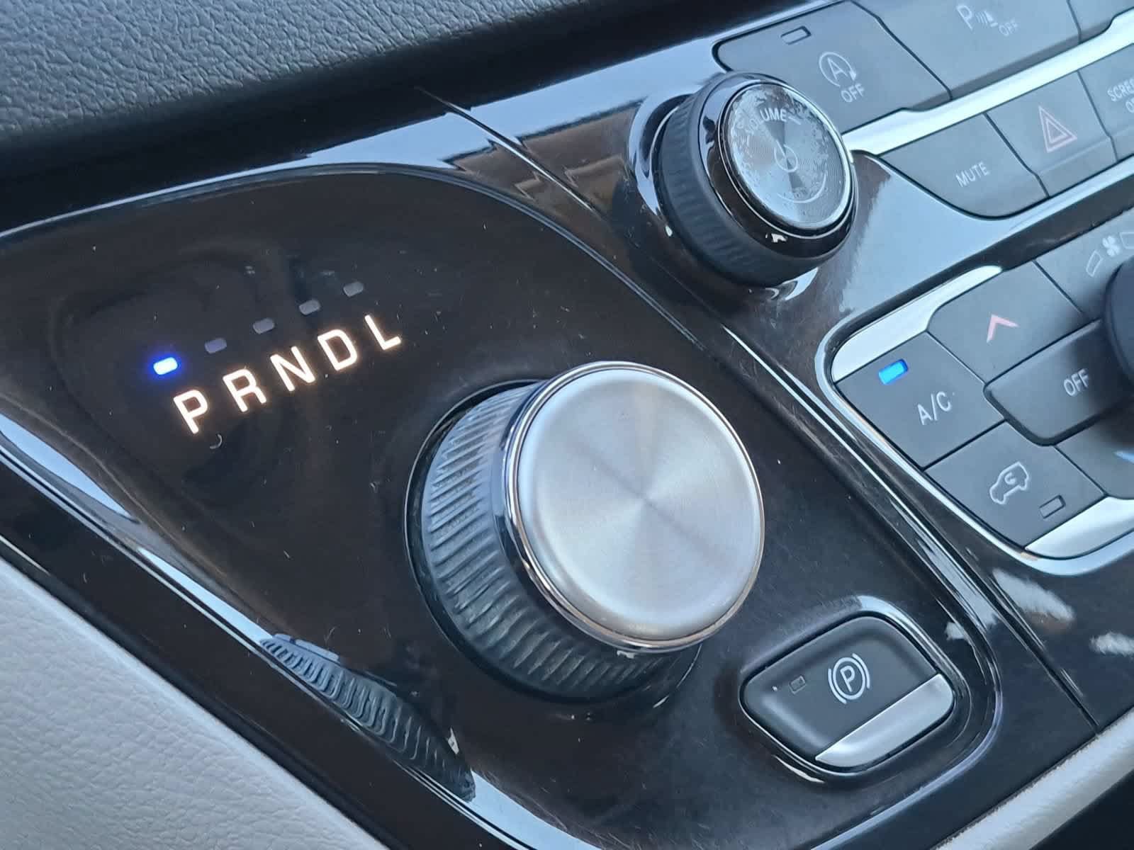 Used 2018 Chrysler Pacifica Touring-L Plus FWD image 32