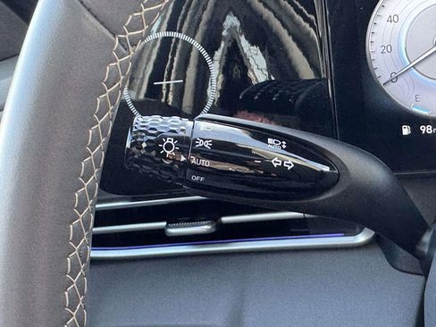 Certified 2025 Hyundai Elantra SEL image 18