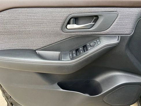 Used 2021 Nissan Rogue SV image 10