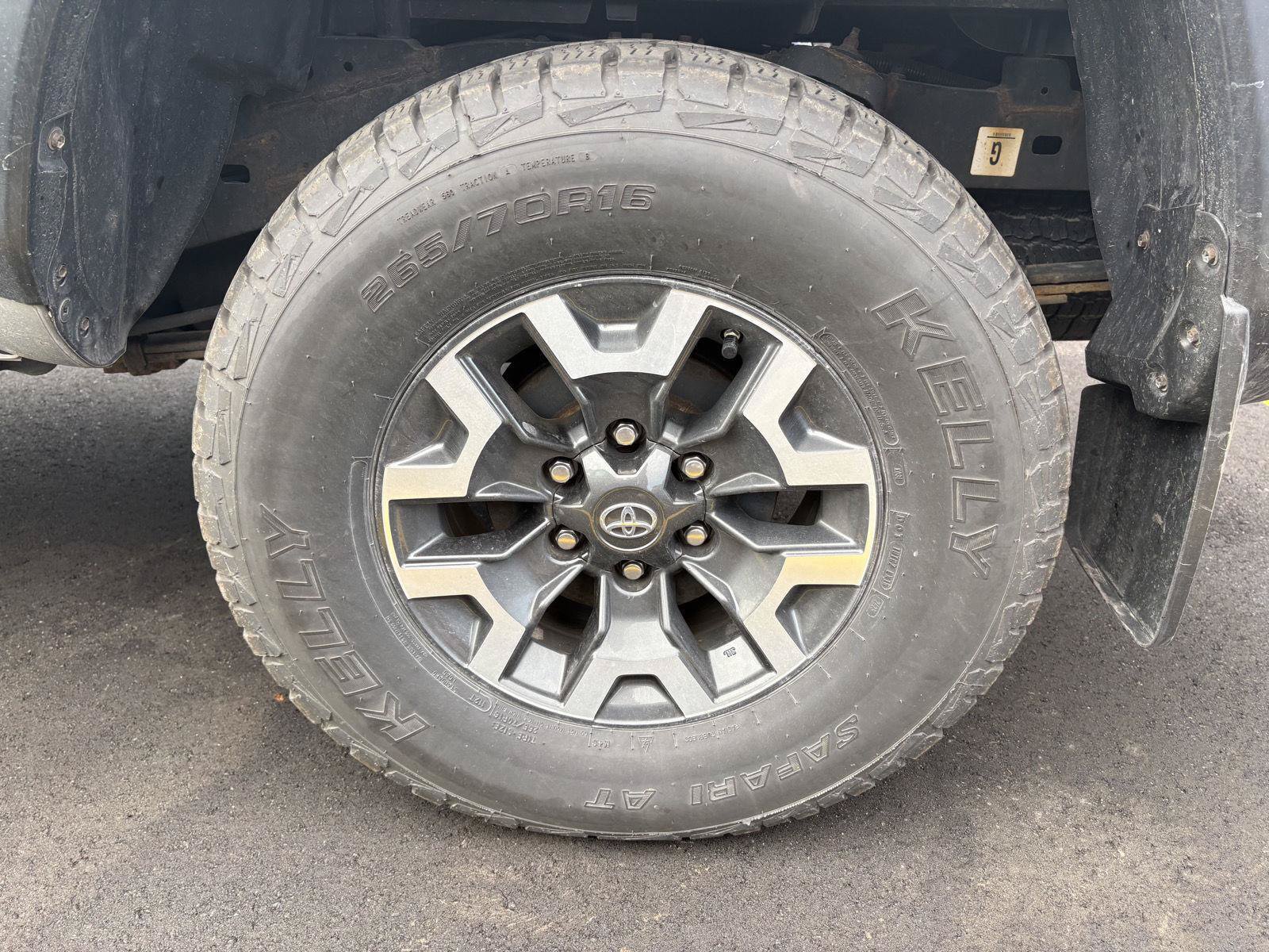 Used 2019 Toyota Tacoma TRD Off-Road AWD/4WD image 7