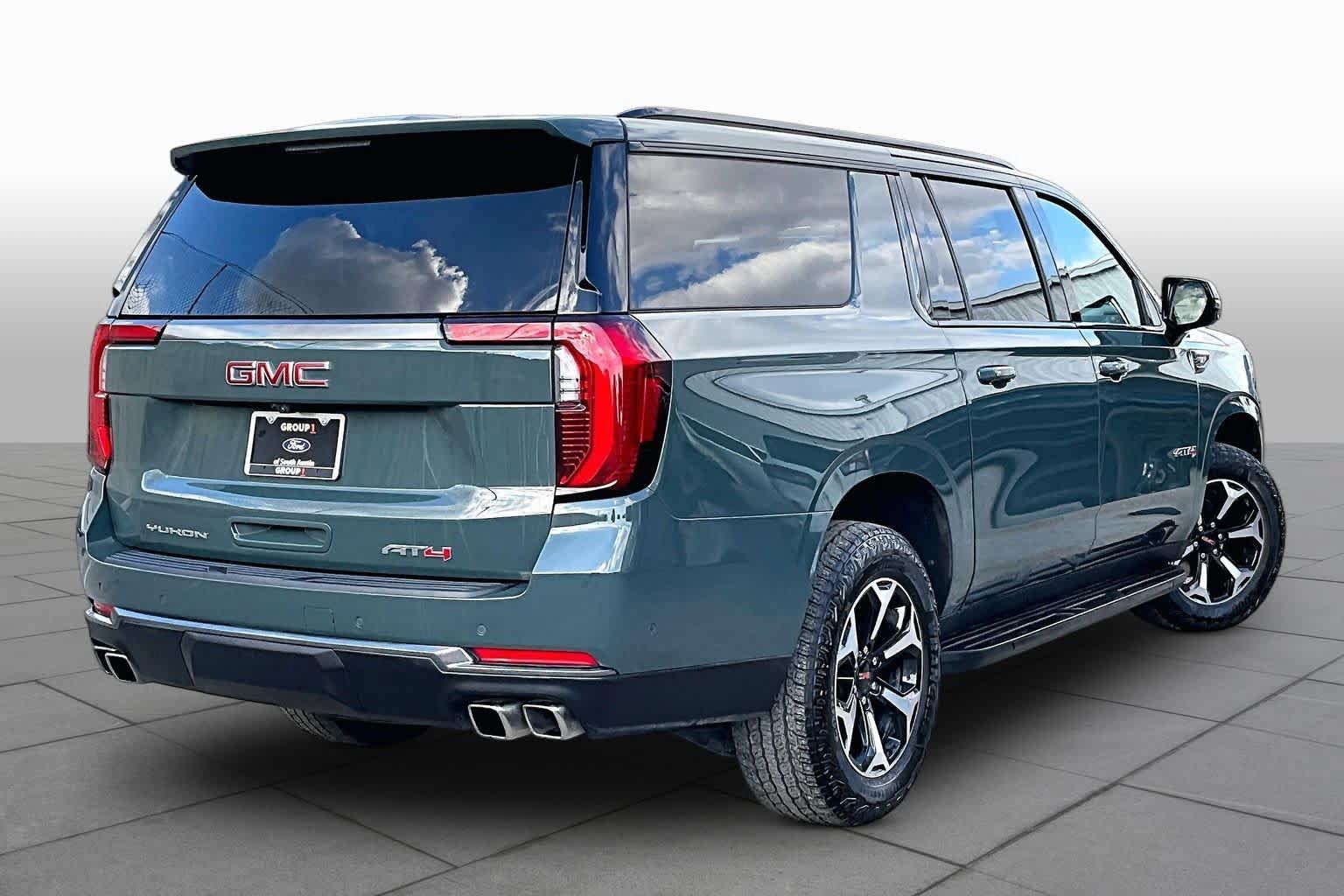 Used 2025 GMC Yukon XL AT4 AWD/4WD image 15