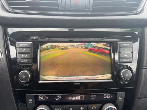 Used 2018 Nissan Rogue SV image 32