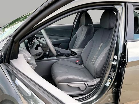 Used 2025 Hyundai Elantra Sport FWD image 8