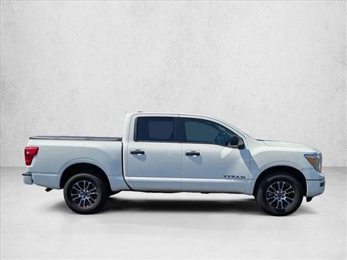 Used 2024 Nissan Titan SV AWD/4WD image 4
