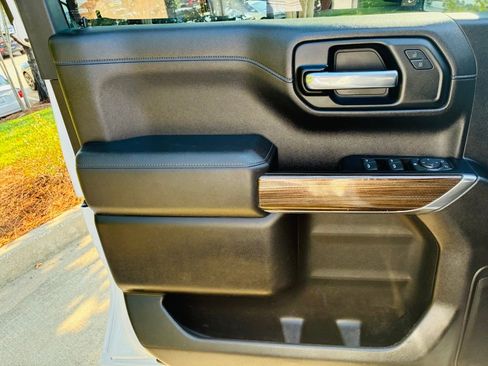 Used 2022 Chevrolet Silverado 1500 LT Trail Boss w/ Convenience Package II image 19