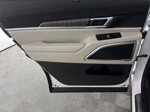 Used 2025 Kia Telluride SX w/ SX Captain's Chair Package FWD image 12