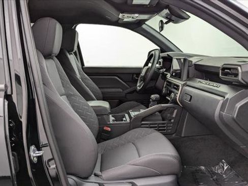 Used 2025 Toyota Tacoma SR image 22