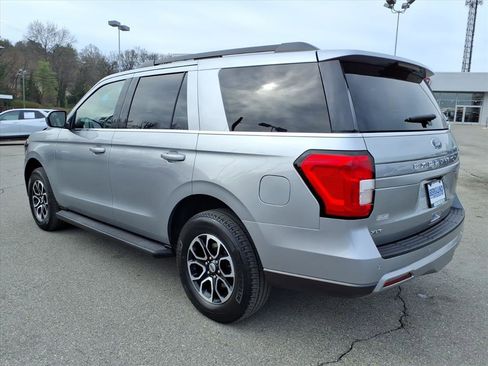 Used 2024 Ford Expedition XLT image 6