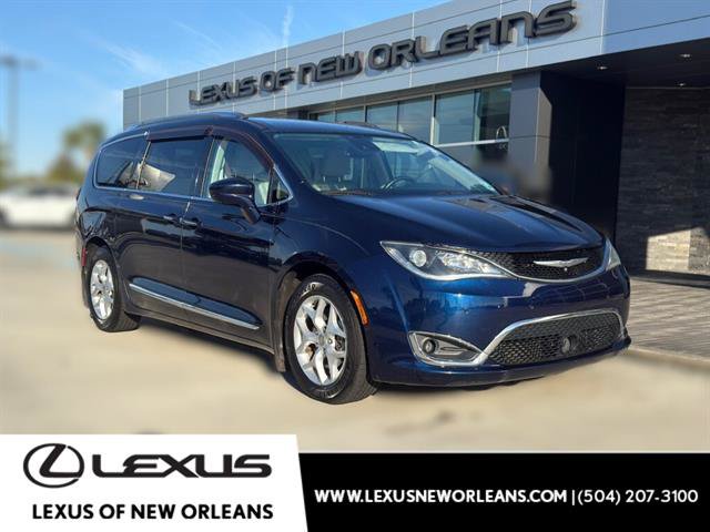 Used 2017 Chrysler Pacifica Touring-L Plus w/ Advanced Safetytec Group FWD image 1