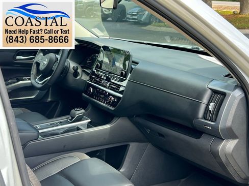 Used 2025 Nissan Pathfinder SL FWD image 27