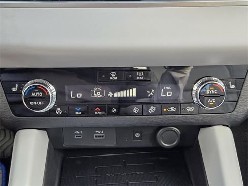 New 2025 Mitsubishi Outlander SEL image 15