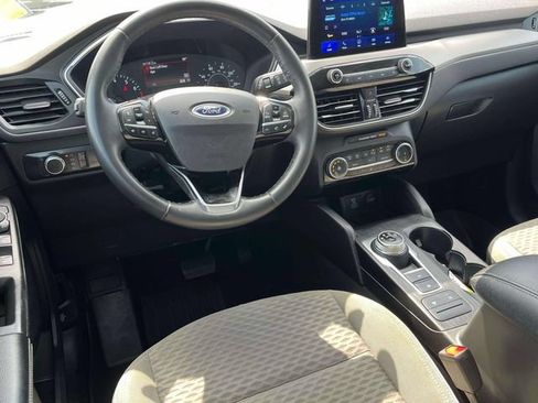 Certified 2022 Ford Escape SE w/ Cold Weather Package AWD/4WD image 14