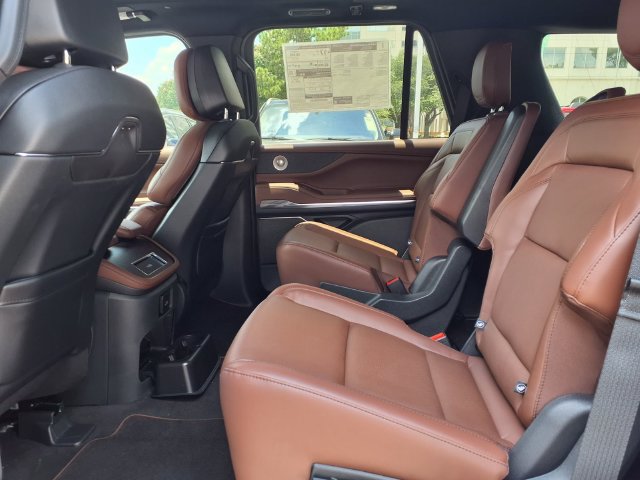 New 2026 Lincoln Navigator Reserve AWD/4WD image 8