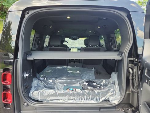 Used 2025 Land Rover Defender 130 S image 13