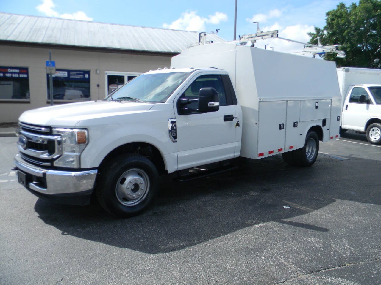 Used 2022 Ford F350 XL w/ Power Equipment Group RWD image 2