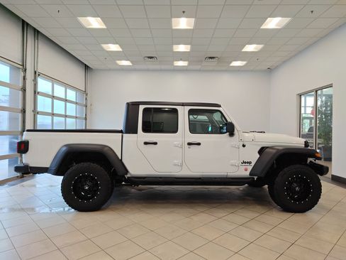 Used 2020 Jeep Gladiator Sport w/ Quick Order Package 24S AWD/4WD image 2