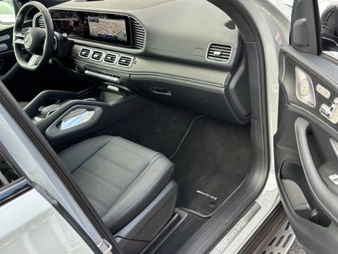 Used 2025 Mercedes-Benz GLS 580 4MATIC image 37