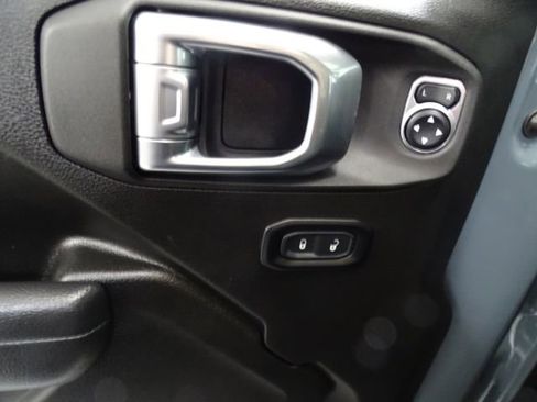 Certified 2025 Jeep Wrangler Unlimited Rubicon 4xe image 3