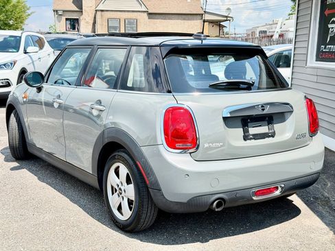 Used 2018 MINI Cooper 4-Door Hardtop w/ Premium Package FWD image 5