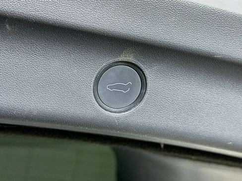 Used 2020 Tesla Model Y Long Range image 27