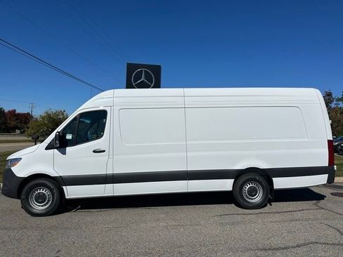 Used 2026 Mercedes-Benz Sprinter 2500 image 2