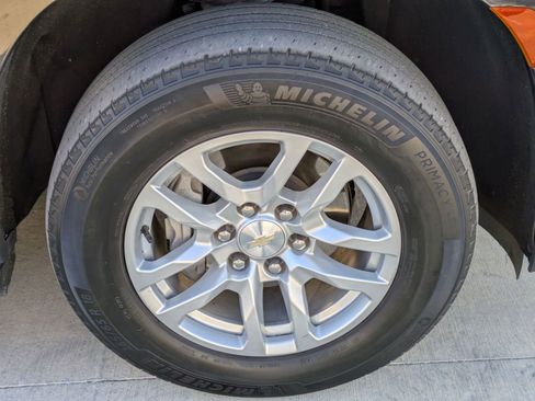 Used 2023 Chevrolet Suburban LT image 30