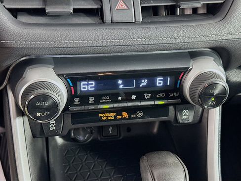 Used 2021 Toyota RAV4 XLE FWD image 15