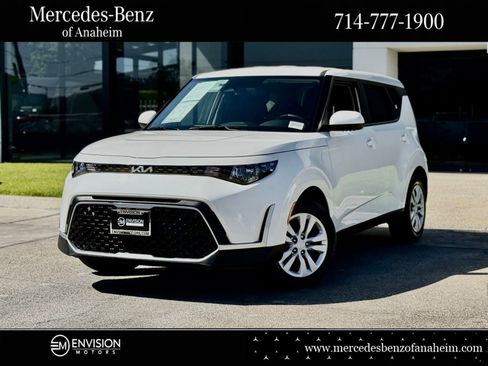 Used 2025 Kia Soul LX FWD image 1