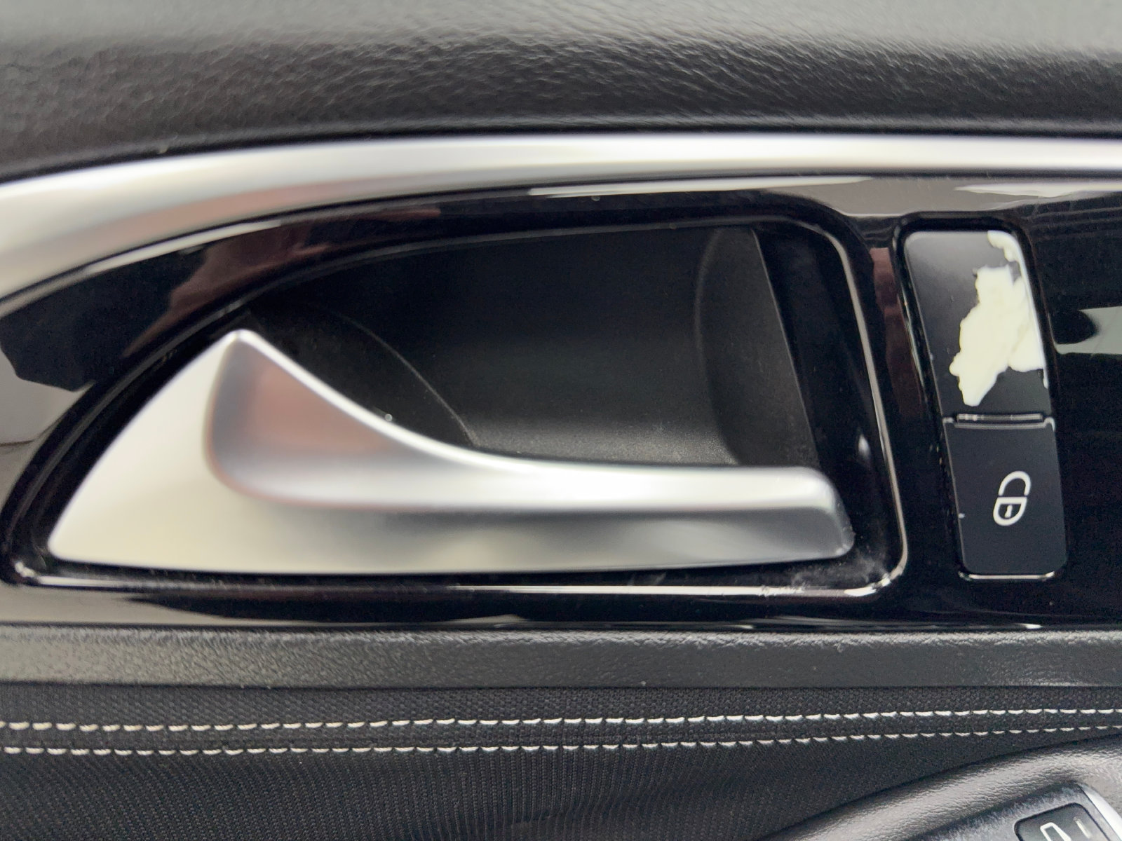 Used 2019 INFINITI QX30 FWD image 32