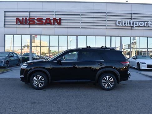 New 2026 Nissan Pathfinder SL image 3