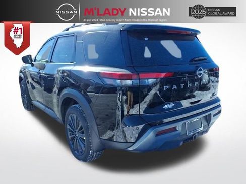 New 2026 Nissan Pathfinder SL image 5