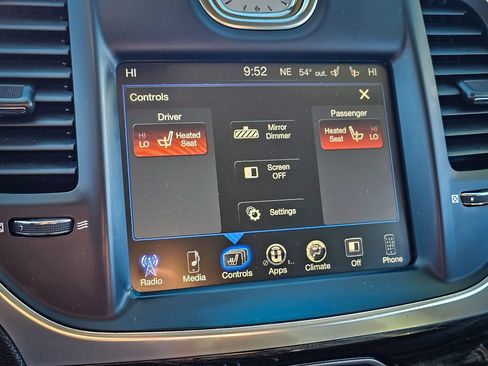 Used 2016 Chrysler 300 Limited image 22