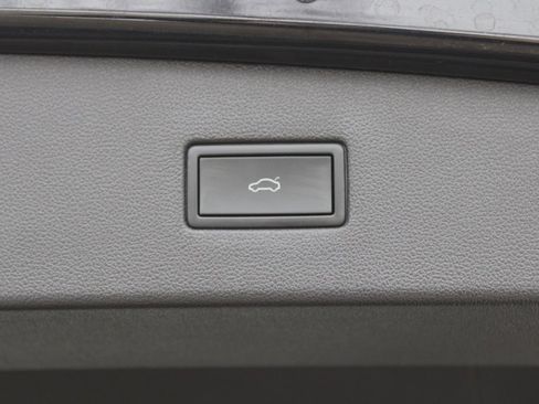 Certified 2023 Volkswagen Tiguan SEL R-Line image 31