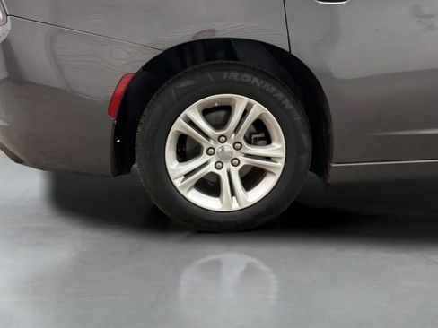 Used 2022 Dodge Charger SXT RWD image 25